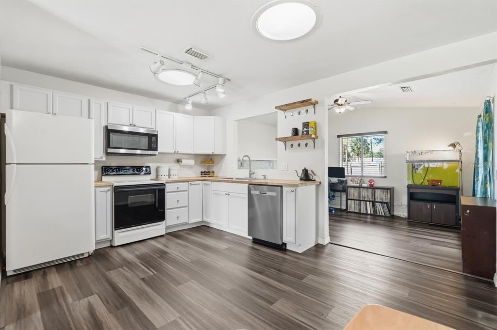 На продажу: $285,000 (3 спален, 2 ванн, 1257 Квадратных фут)