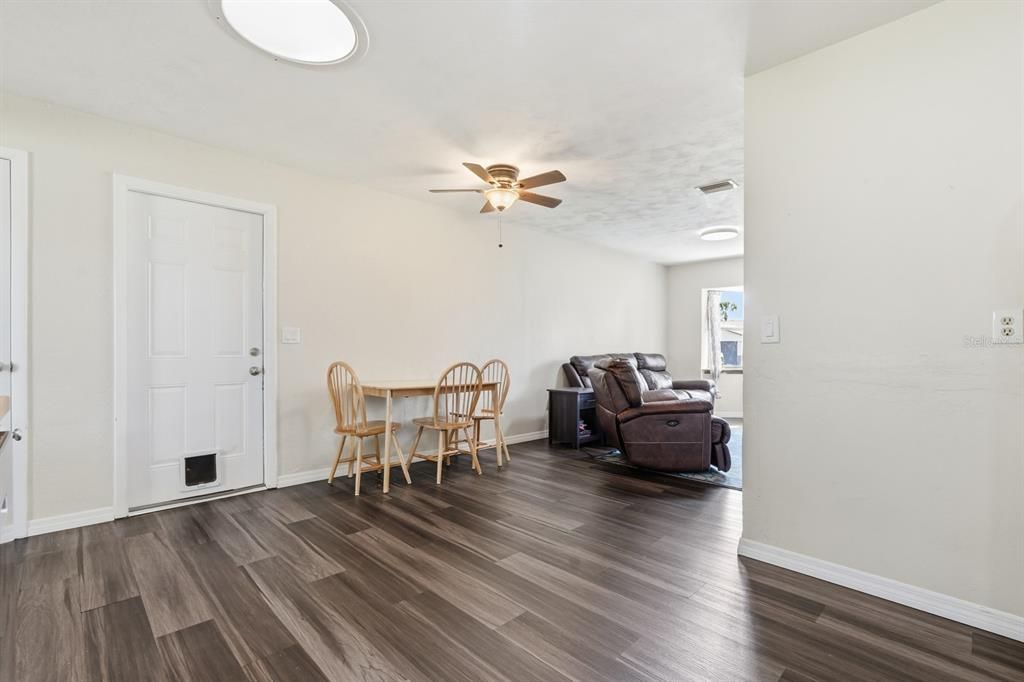 На продажу: $285,000 (3 спален, 2 ванн, 1257 Квадратных фут)