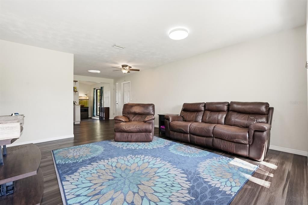 На продажу: $285,000 (3 спален, 2 ванн, 1257 Квадратных фут)