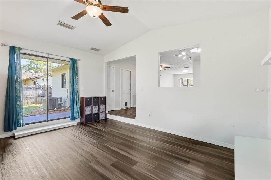 На продажу: $285,000 (3 спален, 2 ванн, 1257 Квадратных фут)