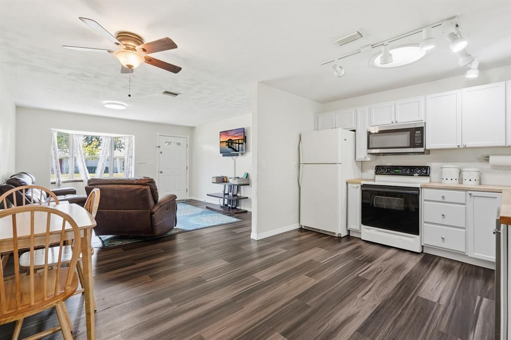 На продажу: $285,000 (3 спален, 2 ванн, 1257 Квадратных фут)