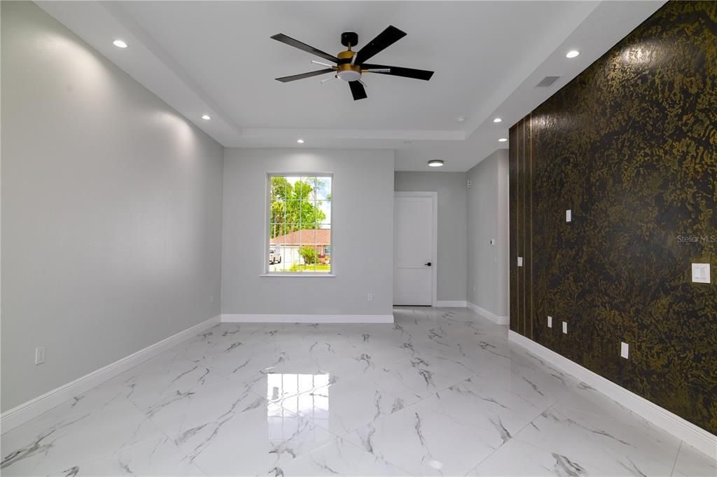 For Sale: $550,000 (6 beds, 0 baths, 2956 Square Feet)