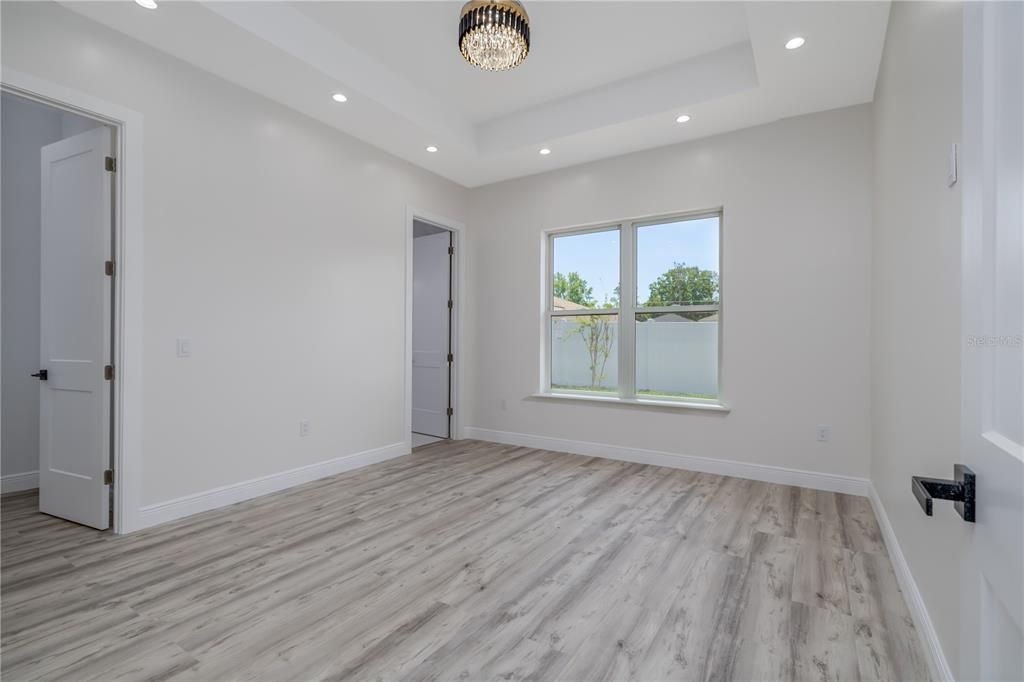 For Sale: $550,000 (6 beds, 0 baths, 2956 Square Feet)