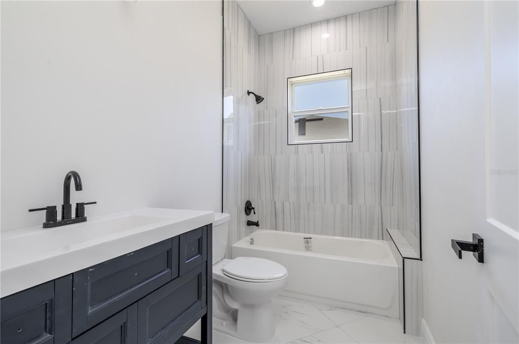 For Sale: $550,000 (6 beds, 0 baths, 2956 Square Feet)