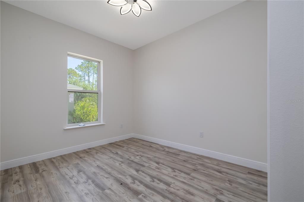 For Sale: $550,000 (6 beds, 0 baths, 2956 Square Feet)