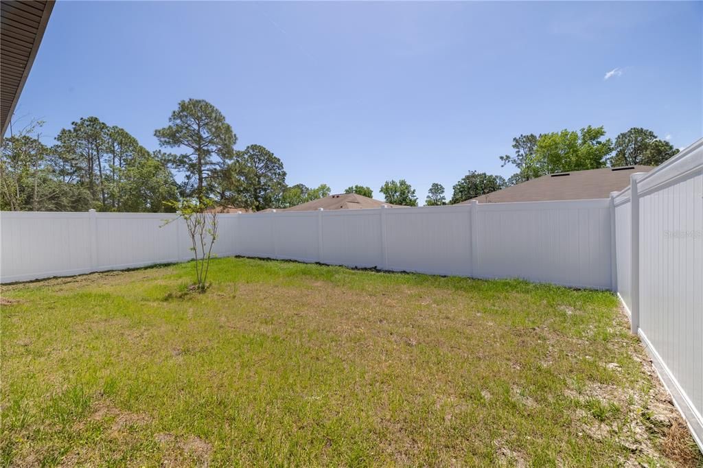 For Sale: $550,000 (6 beds, 0 baths, 2956 Square Feet)