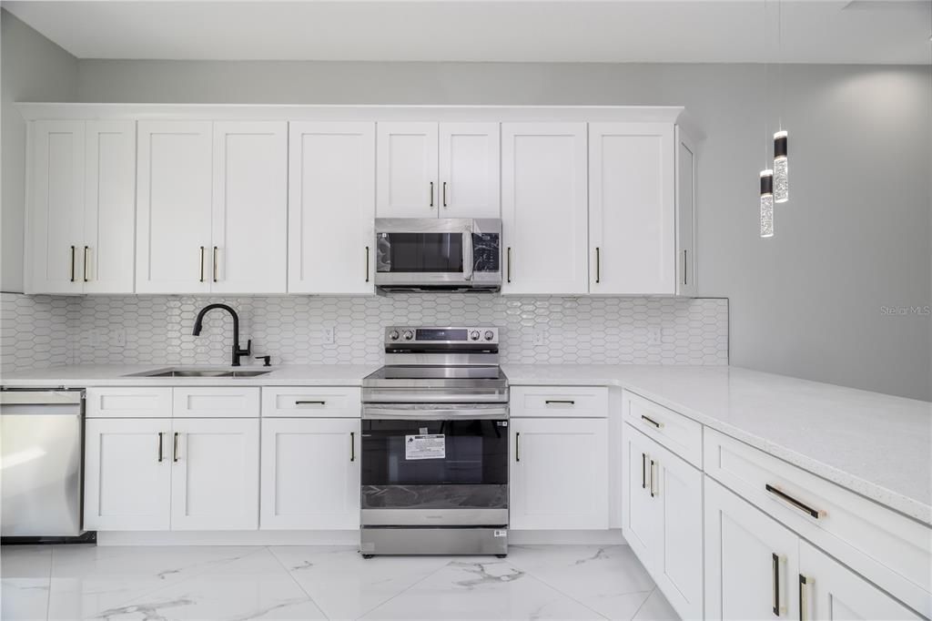 For Sale: $550,000 (6 beds, 0 baths, 2956 Square Feet)