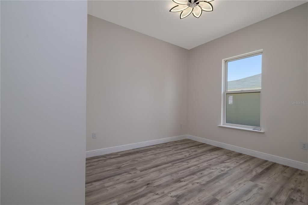 For Sale: $550,000 (6 beds, 0 baths, 2956 Square Feet)