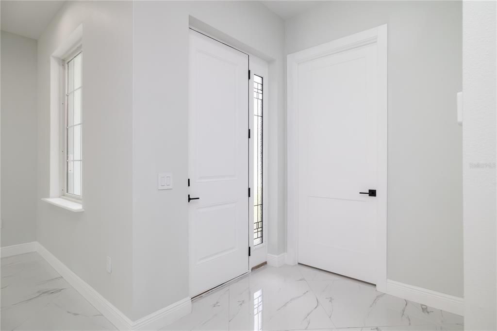 For Sale: $550,000 (6 beds, 0 baths, 2956 Square Feet)