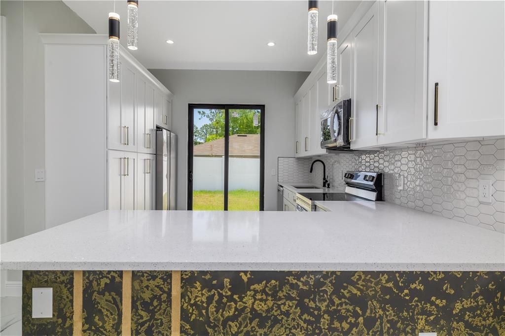 For Sale: $550,000 (6 beds, 0 baths, 2956 Square Feet)