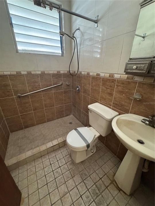 На продажу: $200,000 (3 спален, 2 ванн, 2000 Квадратных фут)