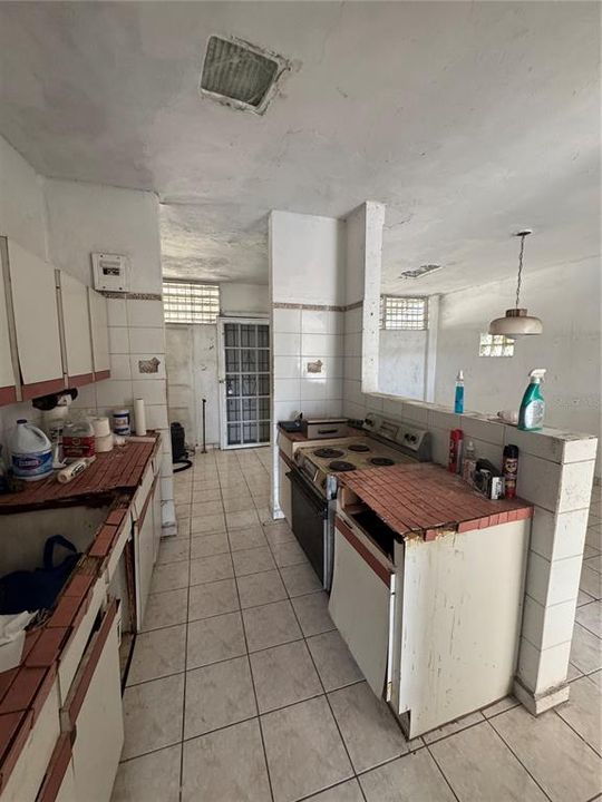 На продажу: $200,000 (3 спален, 2 ванн, 2000 Квадратных фут)