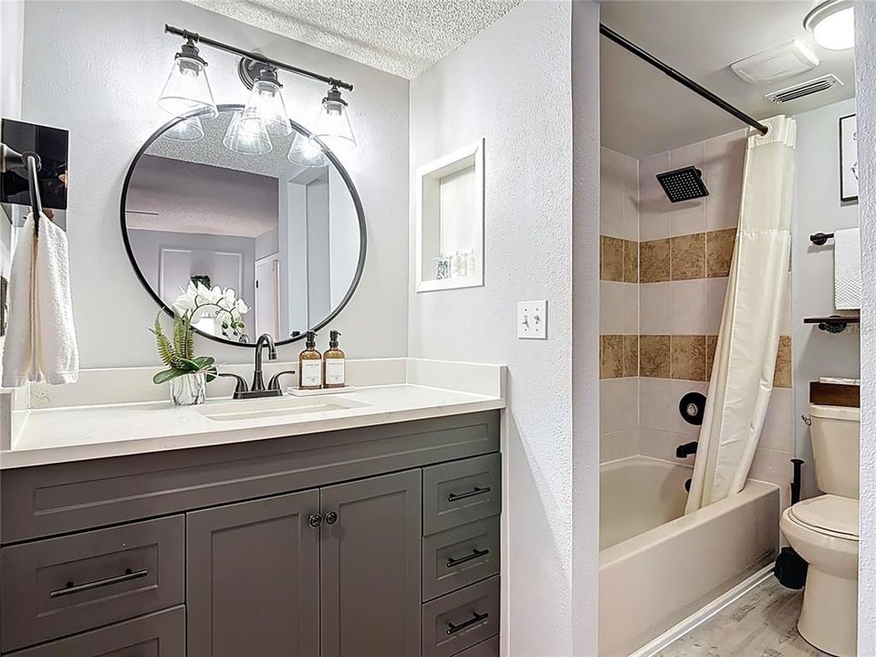 For Sale: $239,900 (2 beds, 2 baths, 1228 Square Feet)