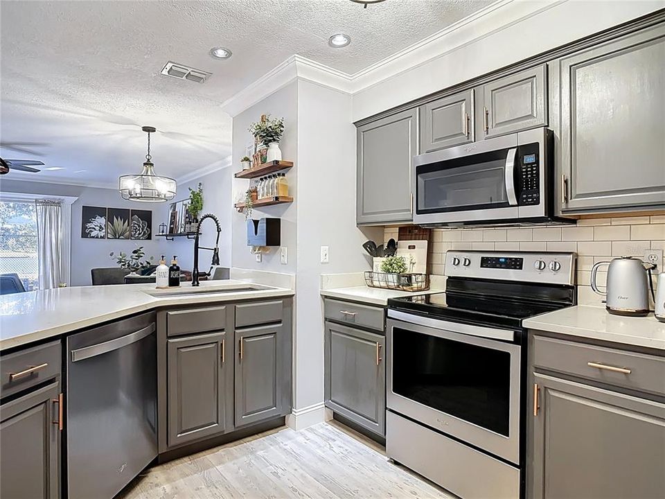 For Sale: $239,900 (2 beds, 2 baths, 1228 Square Feet)