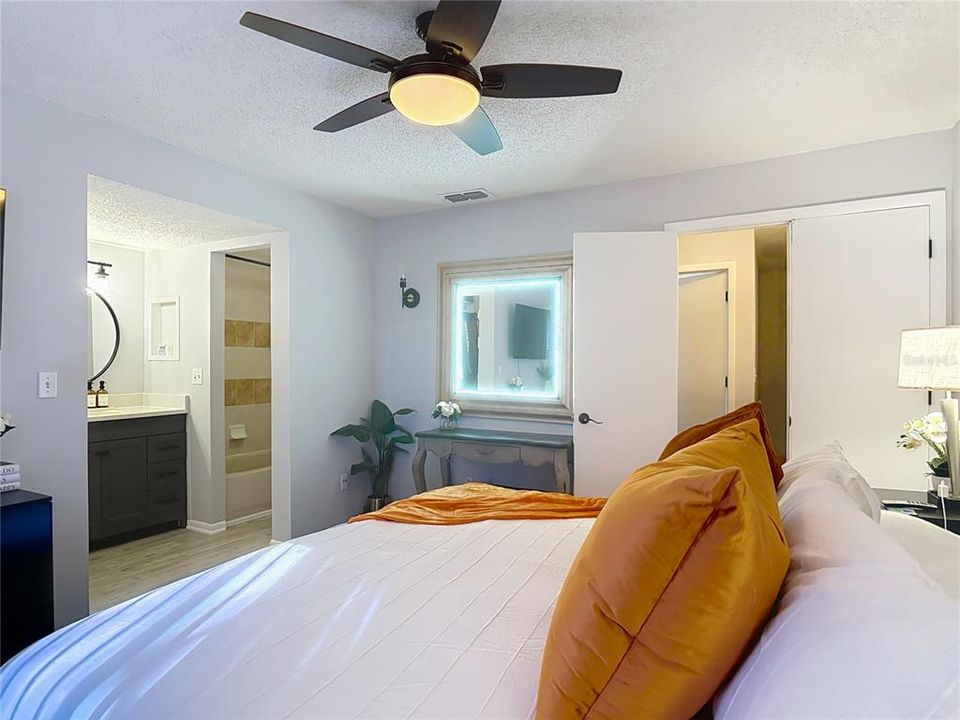 For Sale: $239,900 (2 beds, 2 baths, 1228 Square Feet)