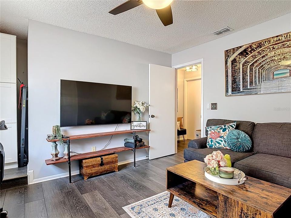 For Sale: $239,900 (2 beds, 2 baths, 1228 Square Feet)