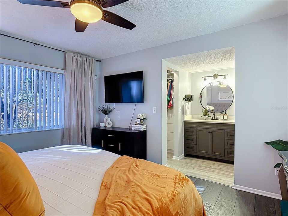 For Sale: $239,900 (2 beds, 2 baths, 1228 Square Feet)