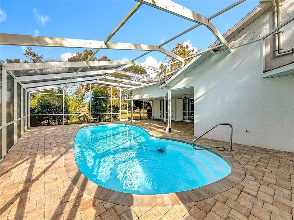 Под контрактом: $407,500 (3 спален, 2 ванн, 2199 Квадратных фут)