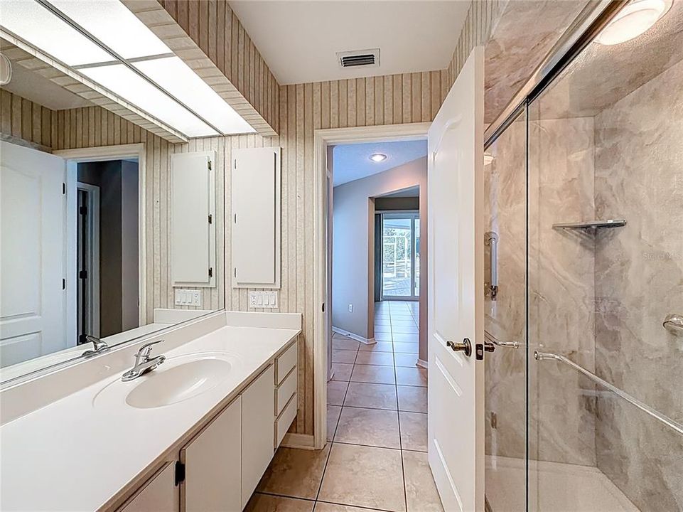 Под контрактом: $407,500 (3 спален, 2 ванн, 2199 Квадратных фут)