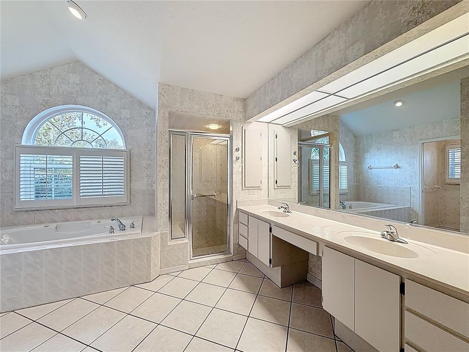 Под контрактом: $407,500 (3 спален, 2 ванн, 2199 Квадратных фут)