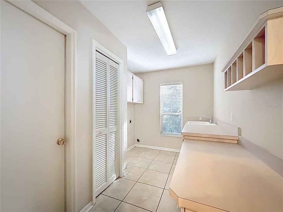 Под контрактом: $407,500 (3 спален, 2 ванн, 2199 Квадратных фут)