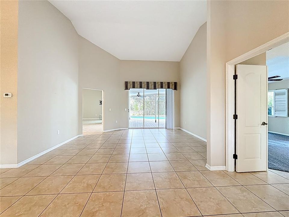 Под контрактом: $407,500 (3 спален, 2 ванн, 2199 Квадратных фут)