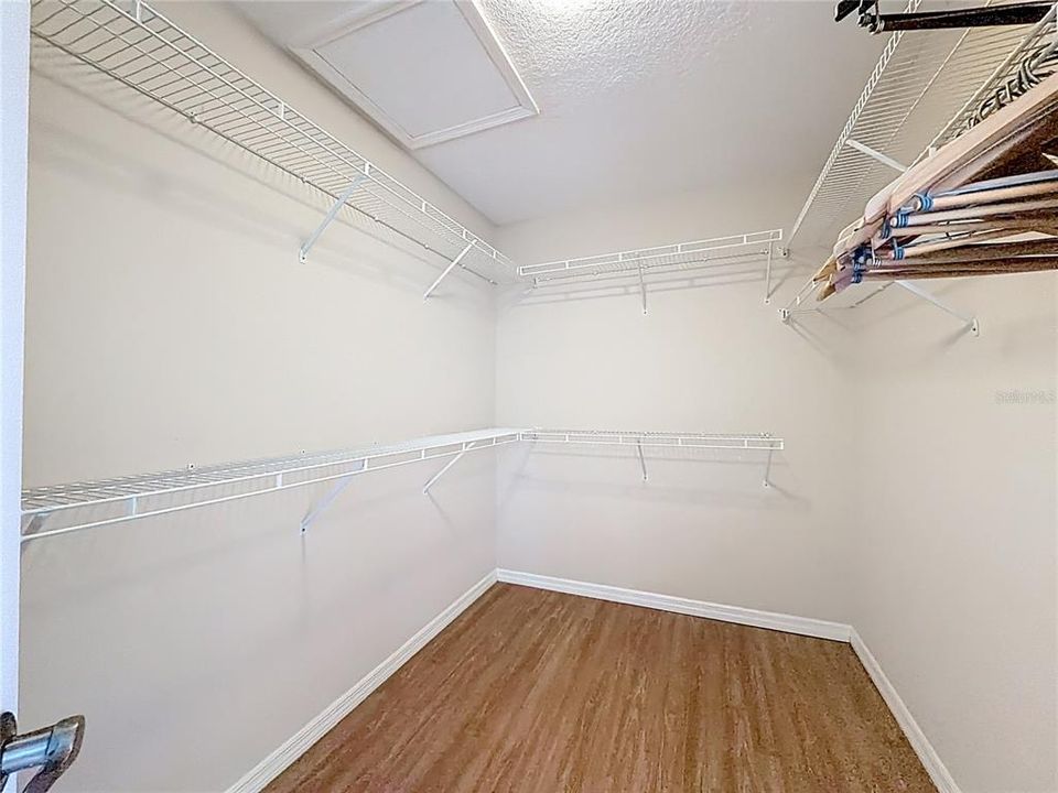 Под контрактом: $407,500 (3 спален, 2 ванн, 2199 Квадратных фут)