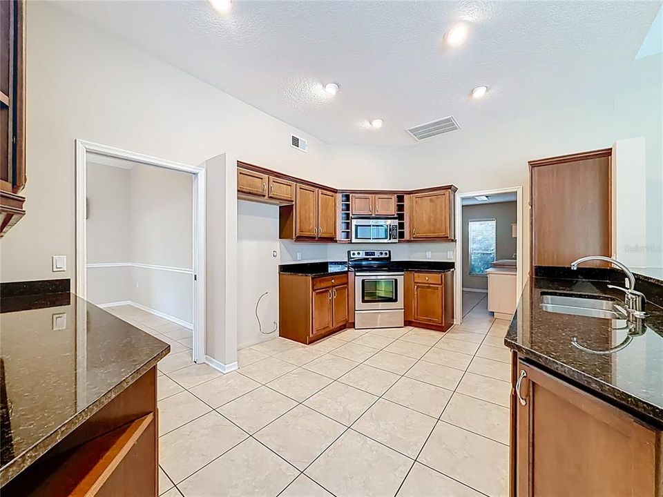 Под контрактом: $407,500 (3 спален, 2 ванн, 2199 Квадратных фут)