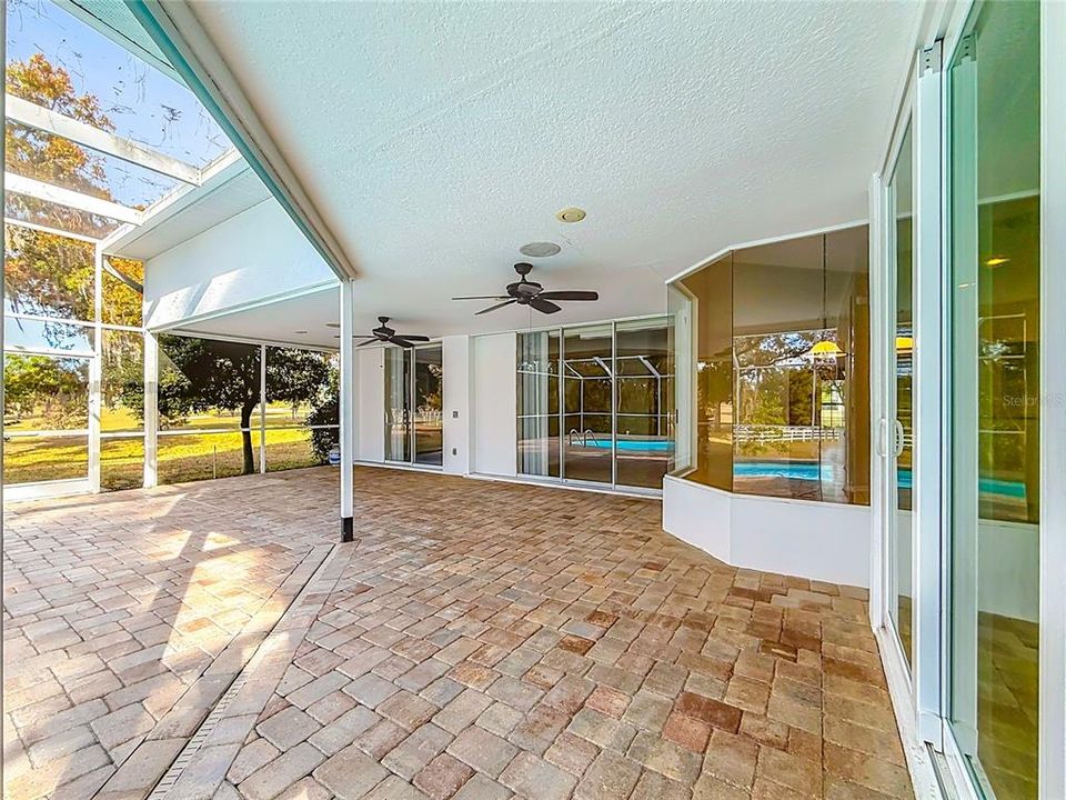 Под контрактом: $407,500 (3 спален, 2 ванн, 2199 Квадратных фут)