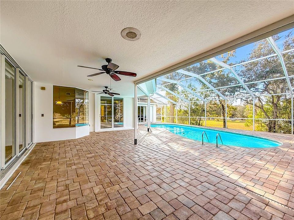 Под контрактом: $407,500 (3 спален, 2 ванн, 2199 Квадратных фут)