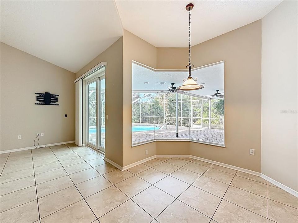 Под контрактом: $407,500 (3 спален, 2 ванн, 2199 Квадратных фут)