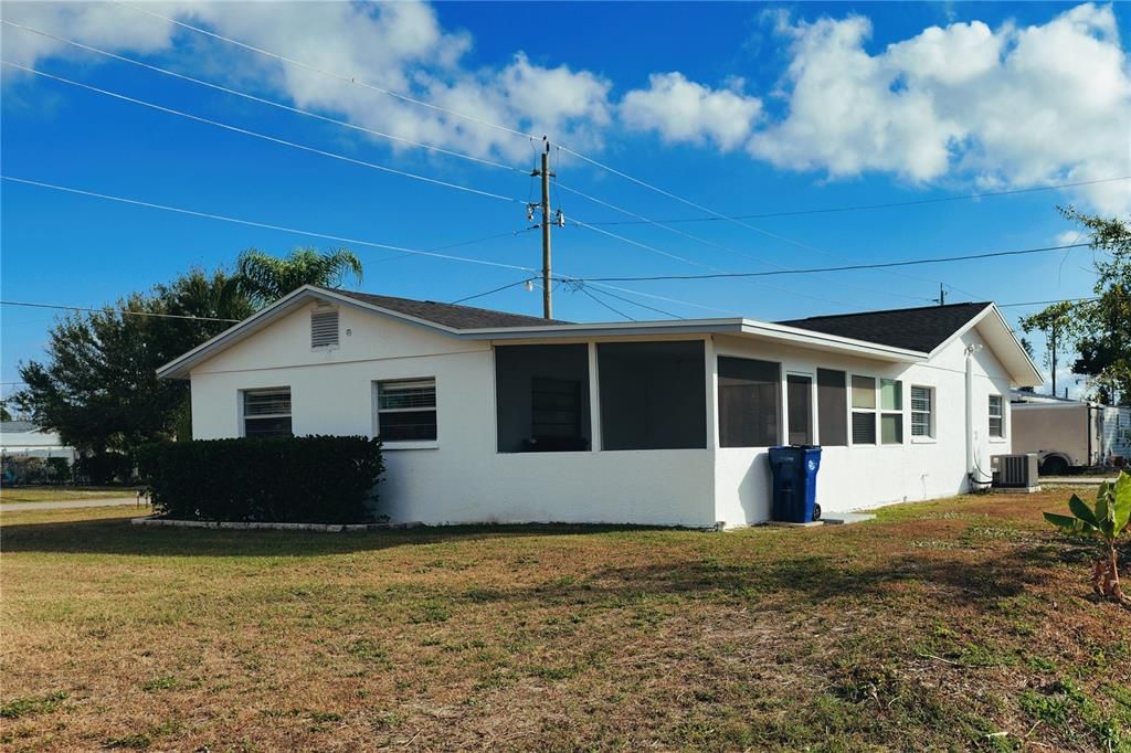 待售: $346,000 (3 贝兹, 1 浴室, 1337 平方英尺)