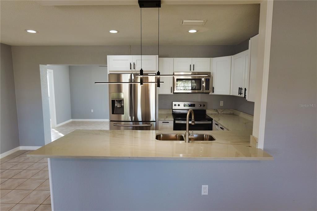 待售: $346,000 (3 贝兹, 1 浴室, 1337 平方英尺)