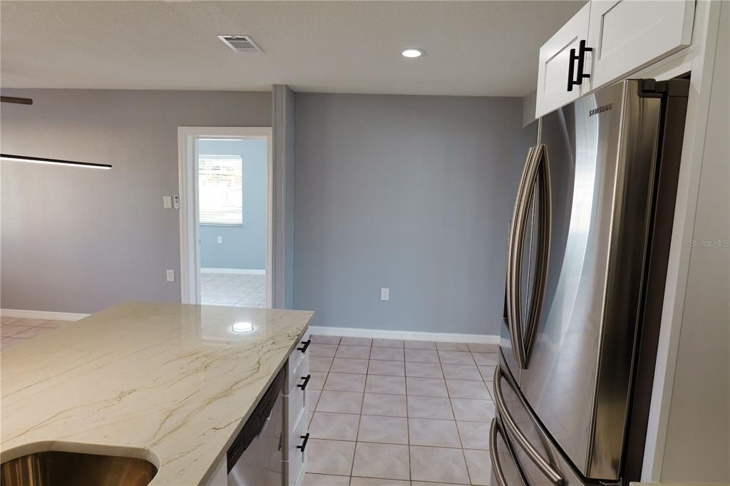 待售: $346,000 (3 贝兹, 1 浴室, 1337 平方英尺)