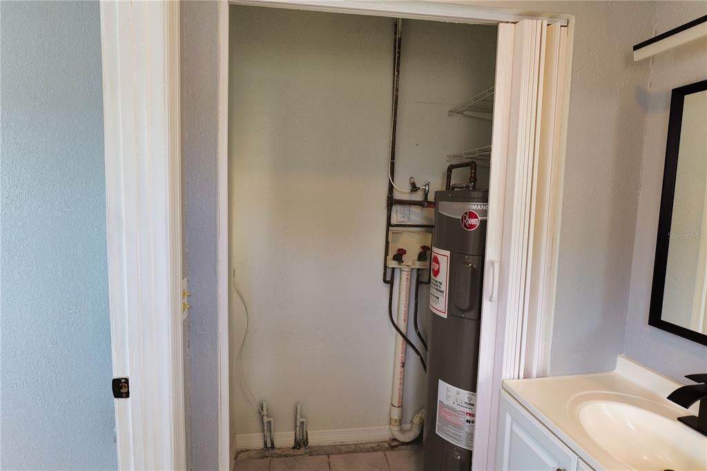 待售: $346,000 (3 贝兹, 1 浴室, 1337 平方英尺)