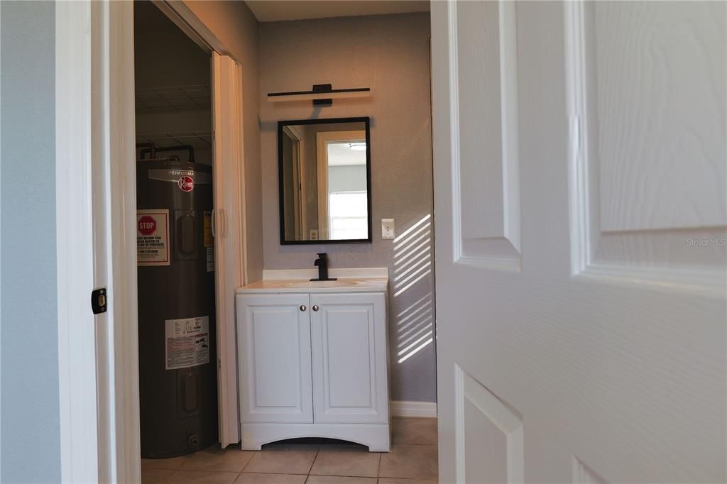 待售: $346,000 (3 贝兹, 1 浴室, 1337 平方英尺)