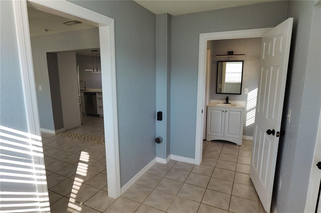 待售: $346,000 (3 贝兹, 1 浴室, 1337 平方英尺)