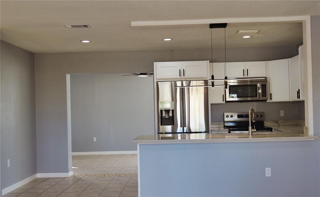 待售: $346,000 (3 贝兹, 1 浴室, 1337 平方英尺)