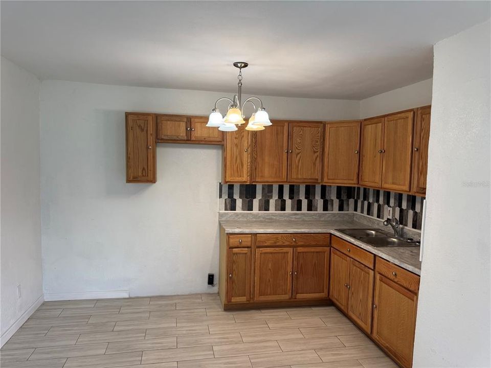 For Sale: $230,000 (3 beds, 1 baths, 874 Square Feet)
