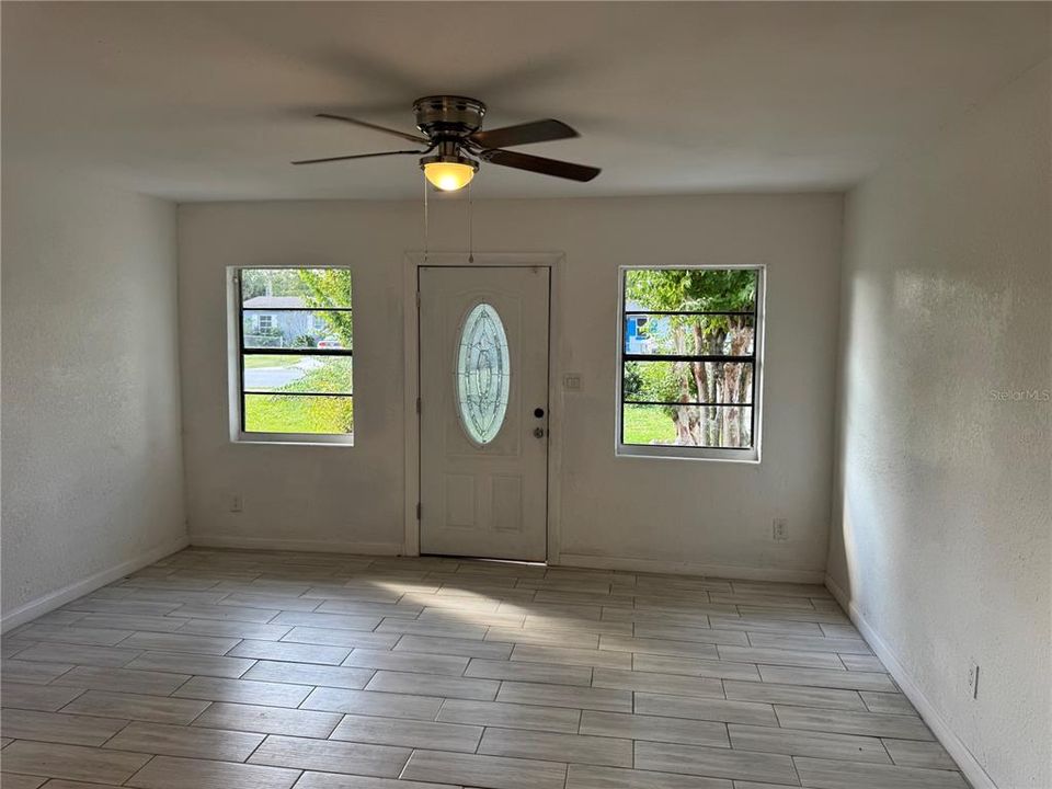 For Sale: $230,000 (3 beds, 1 baths, 874 Square Feet)