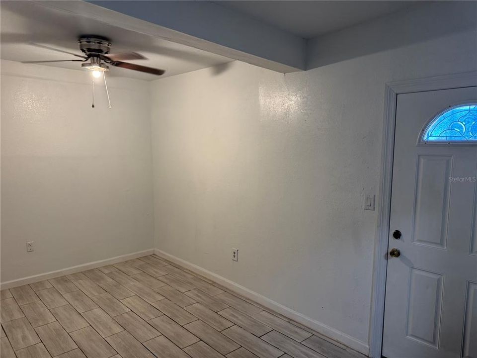 For Sale: $230,000 (3 beds, 1 baths, 874 Square Feet)