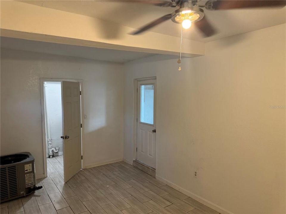 For Sale: $230,000 (3 beds, 1 baths, 874 Square Feet)