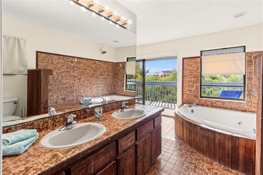 待售: $1,750,000 (3 贝兹, 3 浴室, 1448 平方英尺)