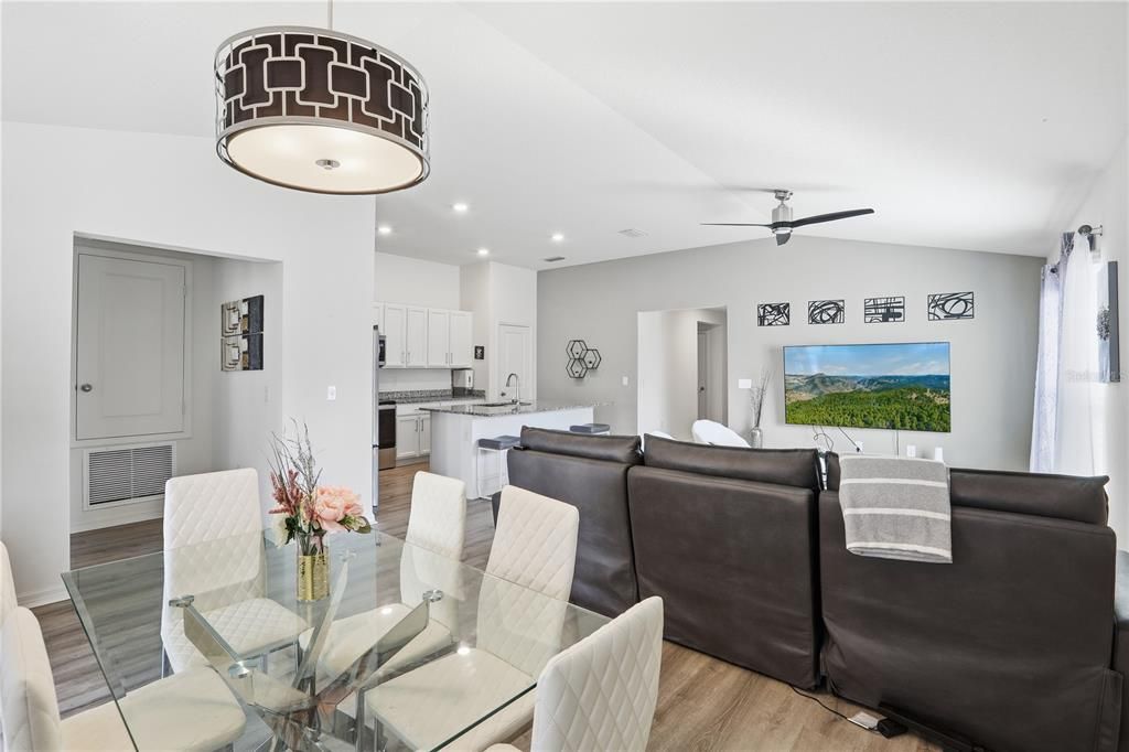 For Sale: $475,000 (4 beds, 2 baths, 1918 Square Feet)