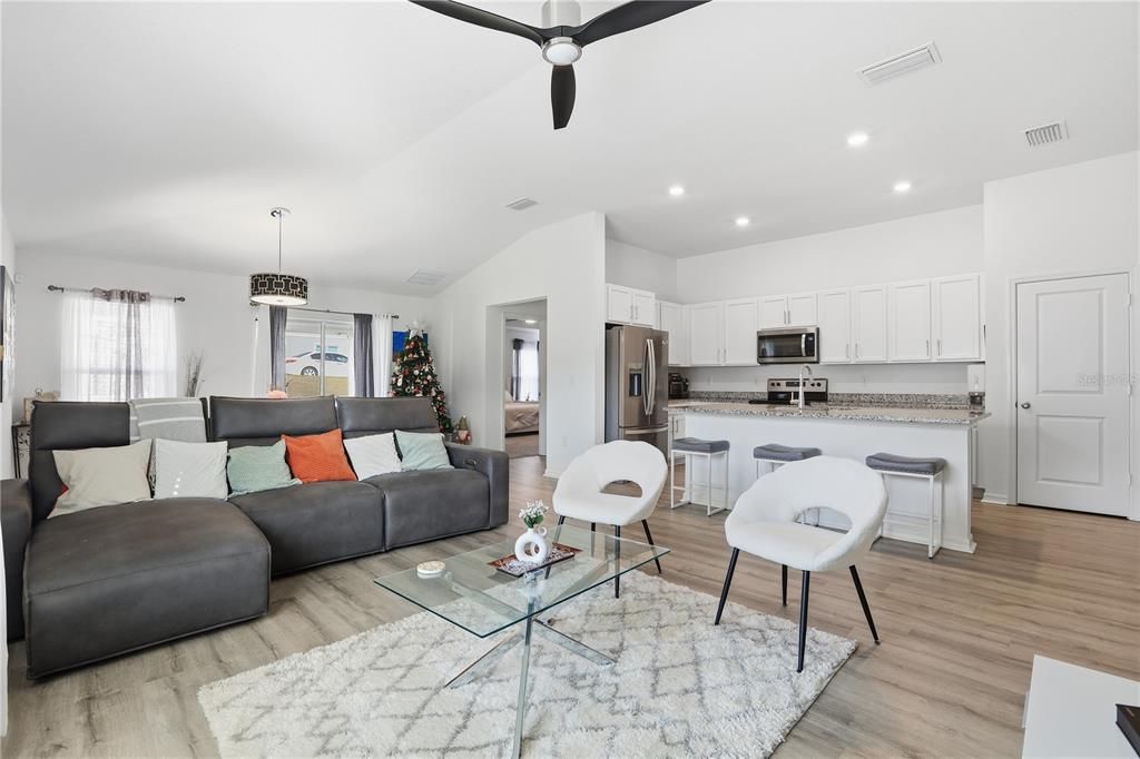 For Sale: $475,000 (4 beds, 2 baths, 1918 Square Feet)