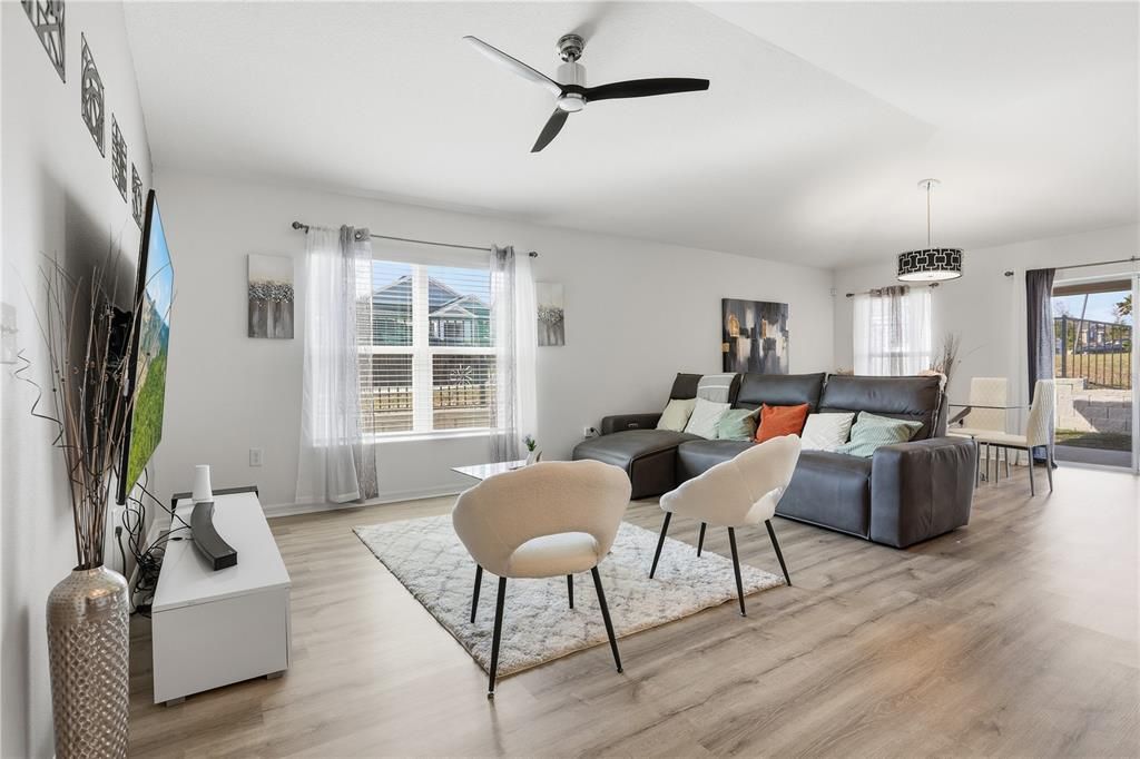 For Sale: $475,000 (4 beds, 2 baths, 1918 Square Feet)