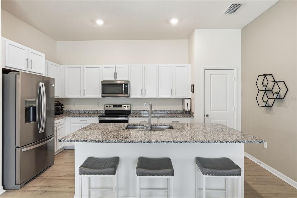 For Sale: $475,000 (4 beds, 2 baths, 1918 Square Feet)