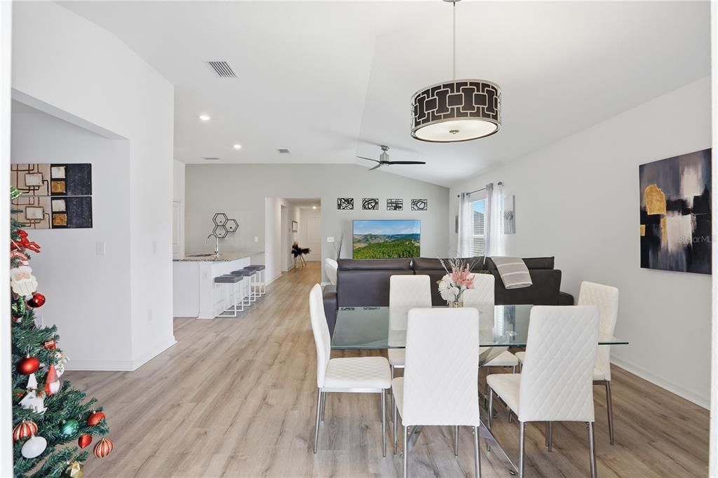 For Sale: $475,000 (4 beds, 2 baths, 1918 Square Feet)