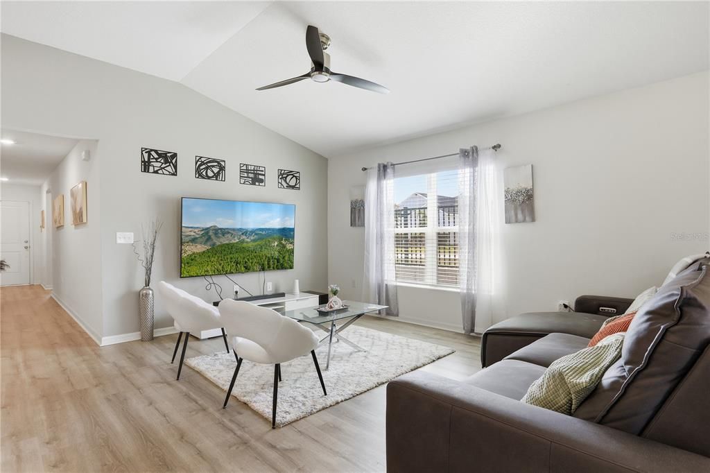 For Sale: $475,000 (4 beds, 2 baths, 1918 Square Feet)