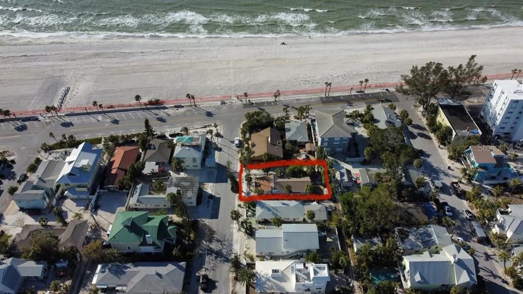 En Venta: $1,150,000 (0.09 acres)